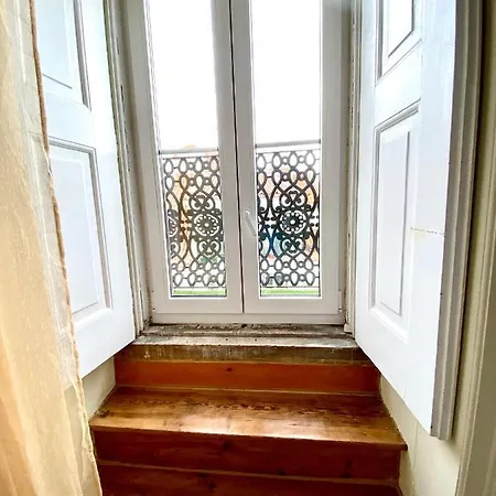 Pensionat Nature Chiado 2- Cozy Little Double With Shared Bathroom Lisboa